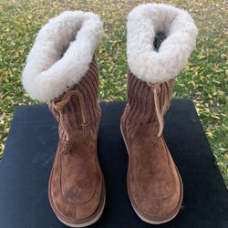 Ladies Uggs. Size 7 