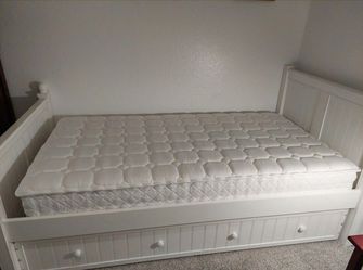Trundle day bed, 2 Twin