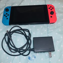 NINTENDO SWITCH CONSOLE & CHARGER
