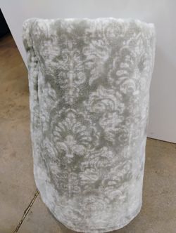 Royal Floral Pattern Polyester Throw Blanket 45" X 55"