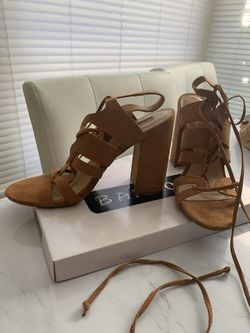 Brown heels 👠