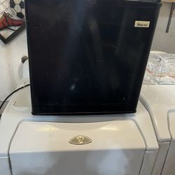 Magic Chef Mini Fridge