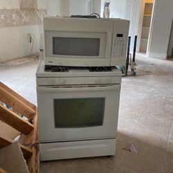 Stove And Microwave 