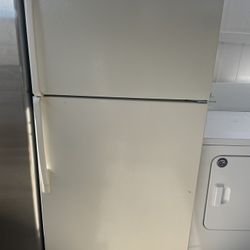 🚨🚨WHIRLPOOL REFRIGERATOR 33”🚨🚨