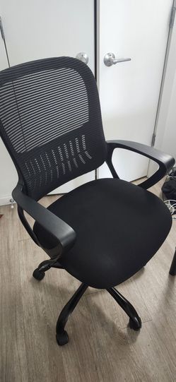 Black Mesh Office Chair with Armrests