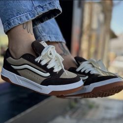 NEW Vans Hylane Suede Skater Shoe, Size 7.5 Men’s / 9 Women’s