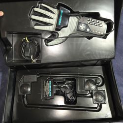 Nintendo Power Glove With Travelers Case