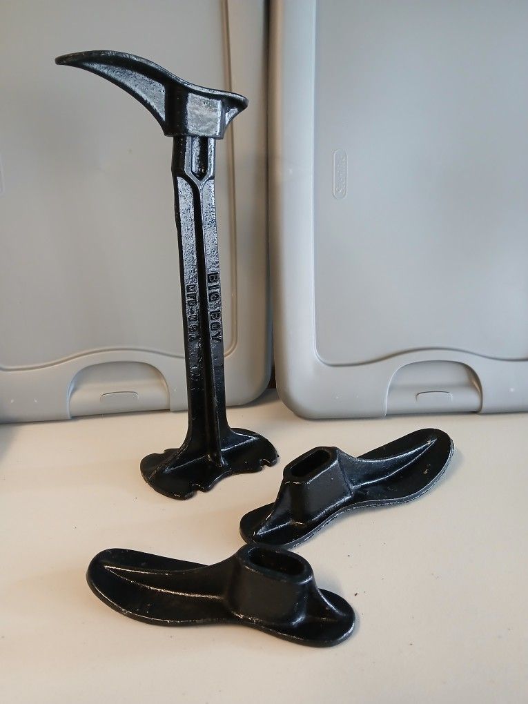 Antique Cast Iron Big Boy Cobbler Shoe Repair Set