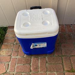 Igloo Rolling Ice Chest