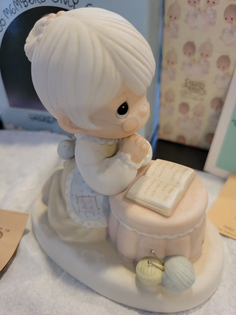 Precious Moments 1986 Samuel Butcher "Grandma's Prayer" Figurine