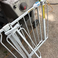 Baby gate 