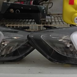 Hyundai Elantra Headlight Assemblies