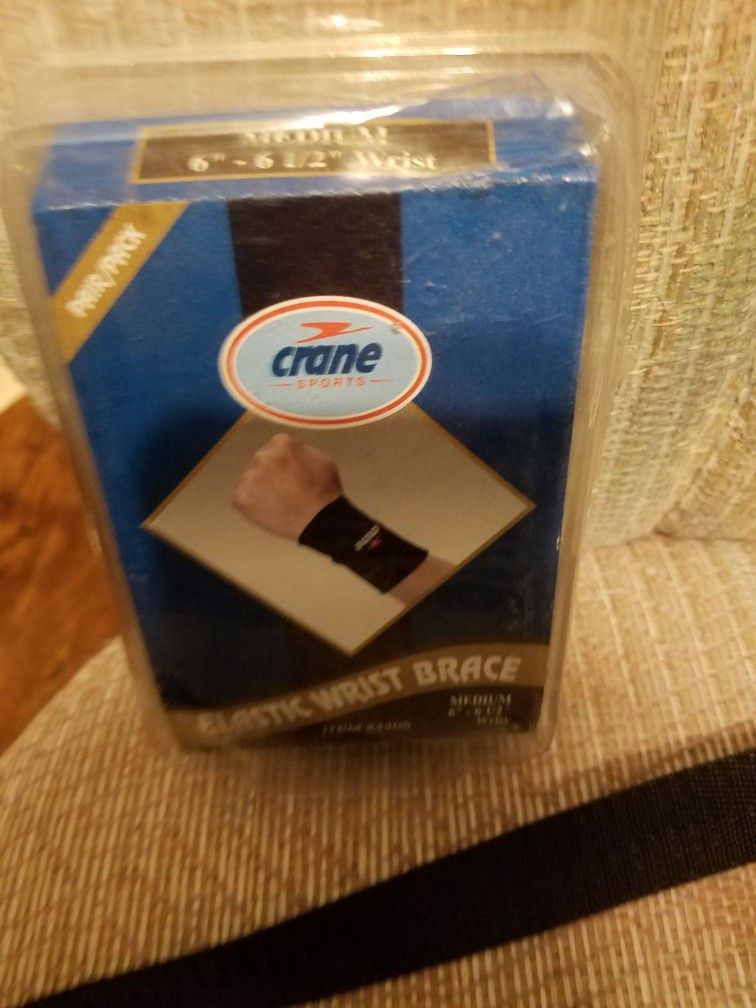 2 Crane Sports Elastic Wrist Brace Medium 6"×6-1/2"-$5.00