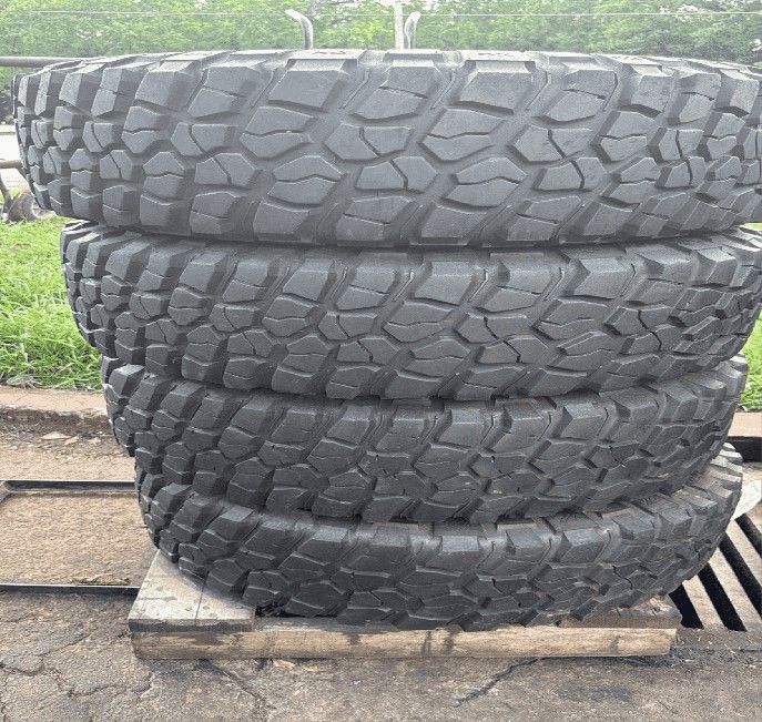 LT 32 X 11.50 R15 BF GOODRICH SET OF 4 USED WITH 80% TREAD REMAINING.