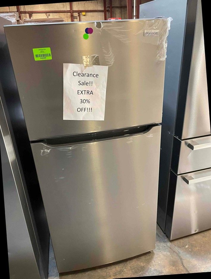 FRIGIDAIRE LFTRVF 18.3-cu ft Top-Freezer Refrigerator D 6S