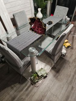 Dinning room table (Glass)