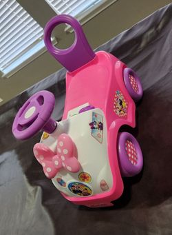 Minnie mouse ride on car