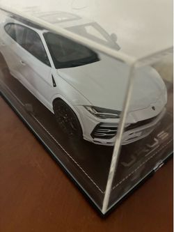 urus 1/18 scale model