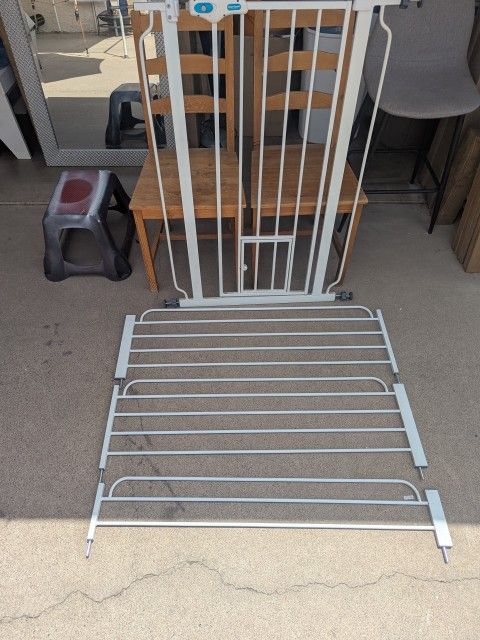 42" High x 28"-58" Wide Walk Thru Pet Gate