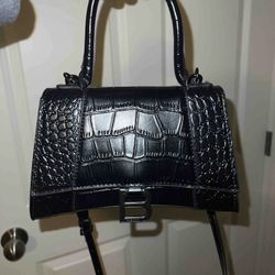 Purse. Bag. Shoulder Bag. Tote. Handbag. 