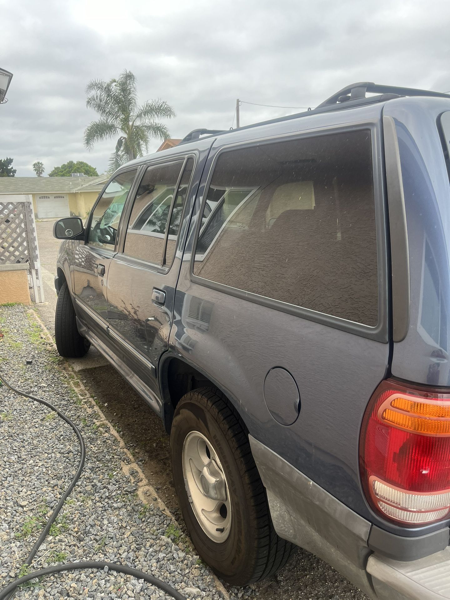 2000 Ford Explorer