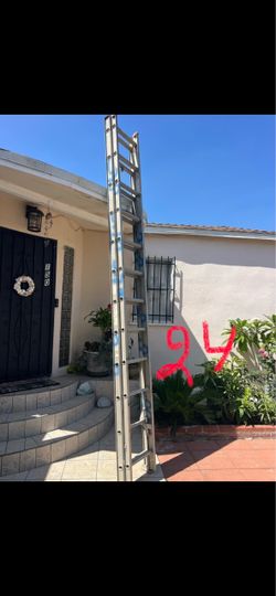 Excellent condition, variety of 24 feet aluminum extension, Ladders