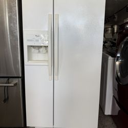 33” Whirlpool Side By Side Fridge w/ Filtered Water & Ice (Warranty Included)