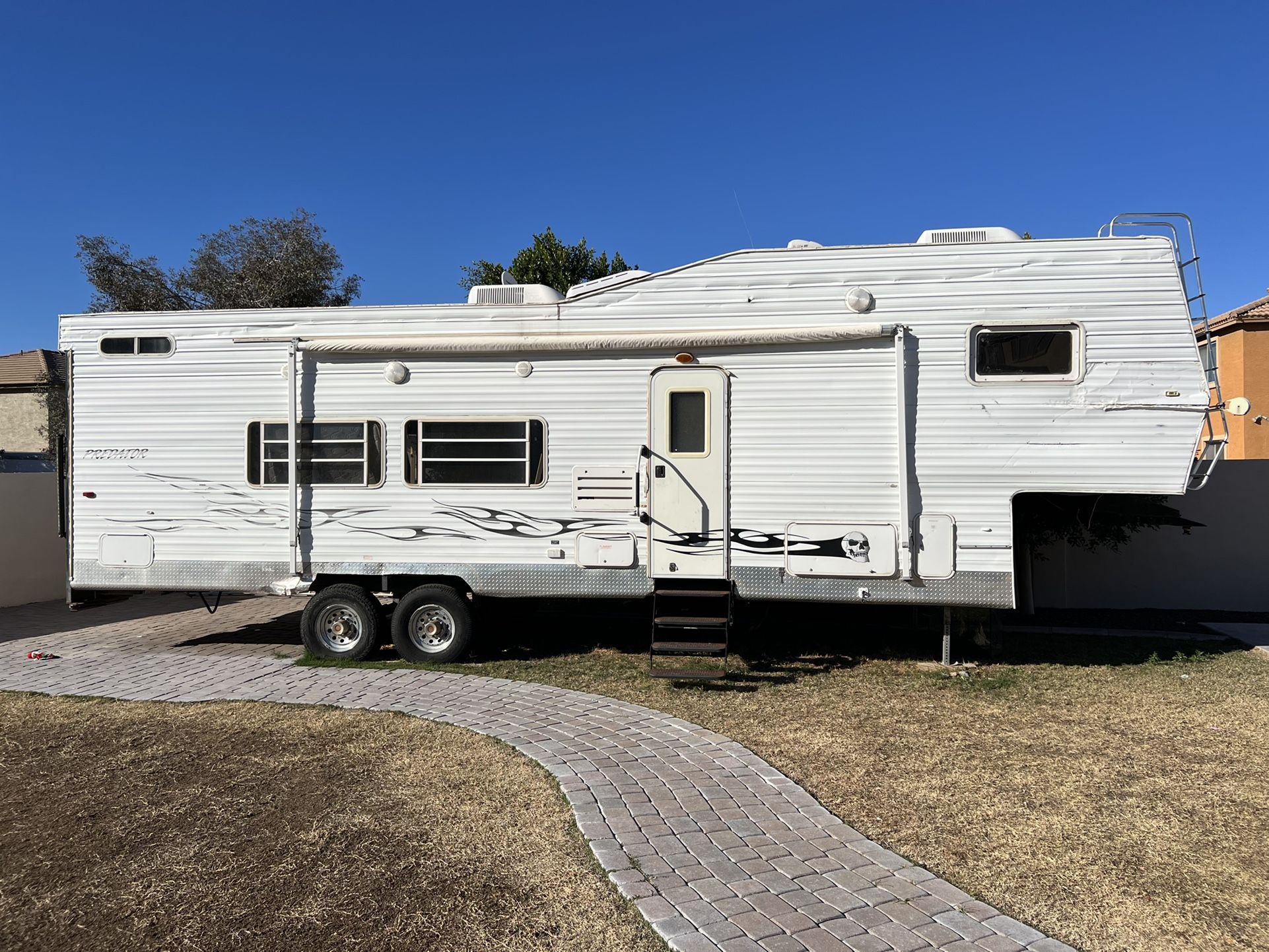 2000 5th Wheel Toy Hauler Project!! for Sale in Glendale, AZ OfferUp