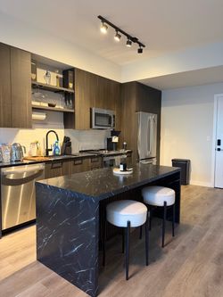 Imitation black marble kitchen isle with 2 Sherpa stools