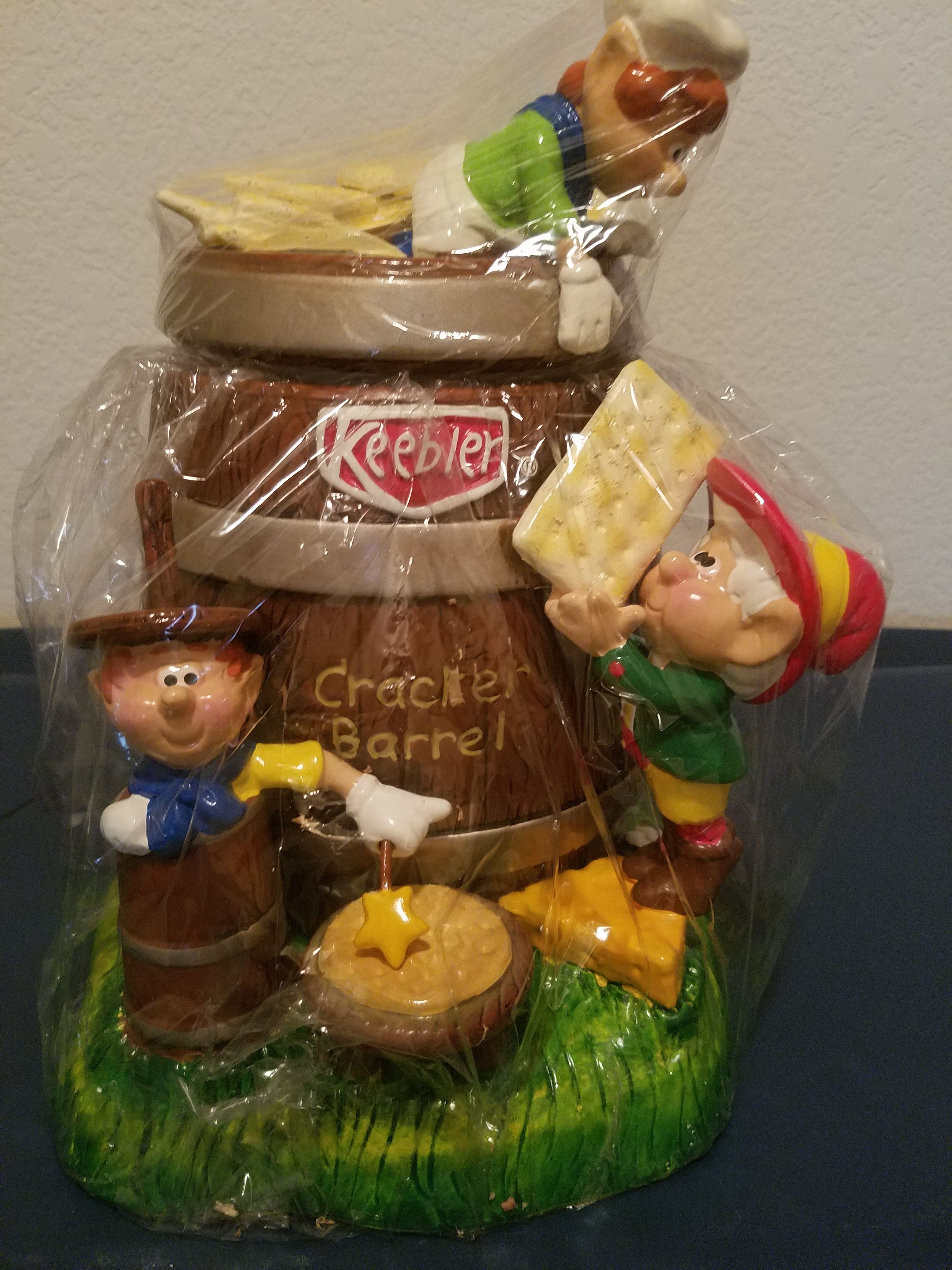 REDUCED -$25- NEW IN BOX! KEEBLER VINTAGE 2000 CRACKER BARREL COOKIE JAR. ONLY TAKEN OUT OF BOX FOR PICTURES! RARE! MUCH HIGHER PRICES ONLINE!