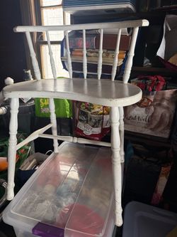 White sitting bench Vintage