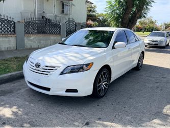 Bonito Camry título limpio con 160 mil millas