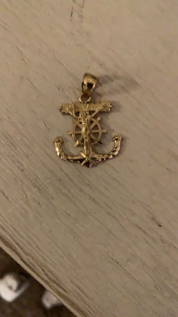 10k Anchor Pendant 