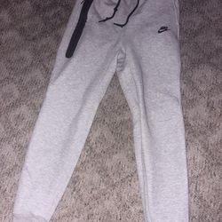 nike tech pants 