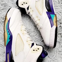 Size 6Y Jordan 5 Retro GS Grape 2013 Used 440888-108.

