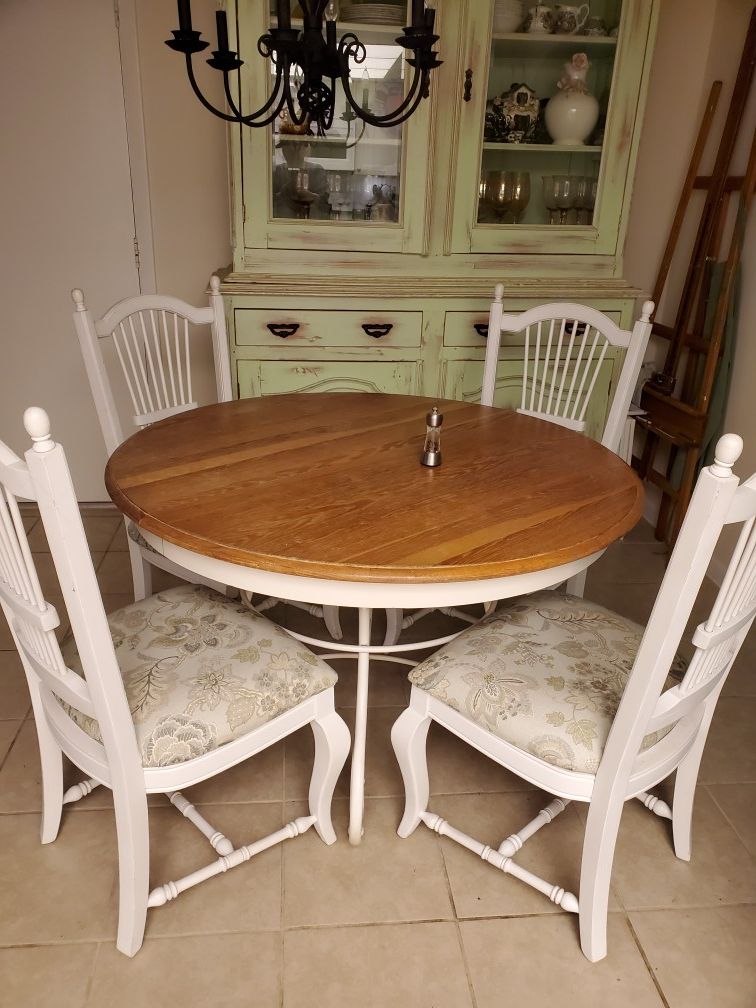Dining table and 6 chairs for Sale in Fort Pierce, FL OfferUp