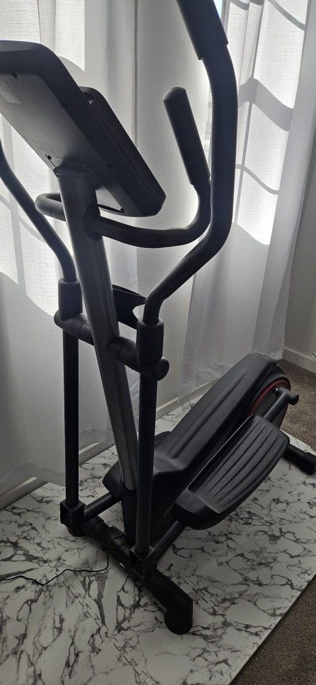 Elliptical Pro-Form Sport E20
