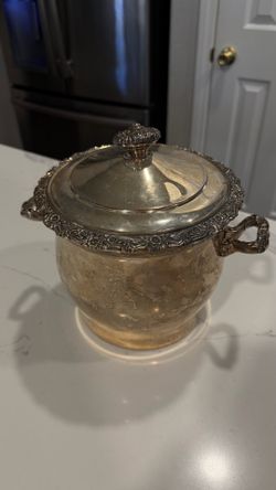 Vintage International Silverplate Countess Covered Ice Bucket Glass Liner