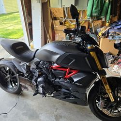 2023  Ducati 1260S Diavel