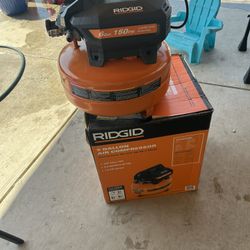 RIDGID 6 Gal. 150 PSI Portable Electric Oil-Free Jobsite Pancake Air Compressor with Dual Pressure Gauges and 2-Quick Couplers