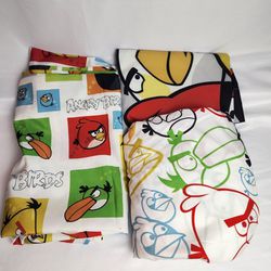 Angry Birds twin sheet set 1 flat , 1 fitted , 1 pillow case. 