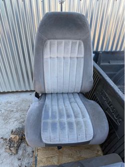 88-93 Chevy GMC C/K 1500 (Obs)Truck seats with arm rest