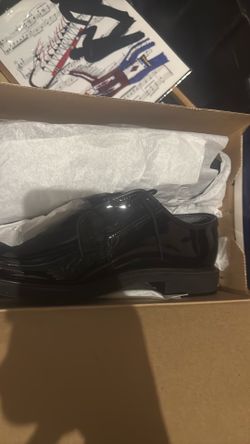Dress shoes