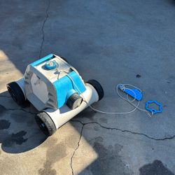 Qomotop Pool Cleaner Rechargeable 