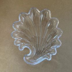 Glass shell shaped candy dish