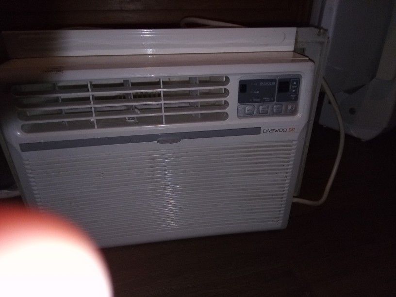 Window AC $80 Works Like New Very Clean!