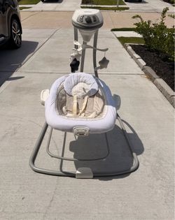Graco Baby Swing with Removable Rocker Seat