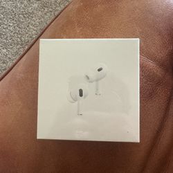 AirPod Pro gen2. Take Lightning Charger. 
