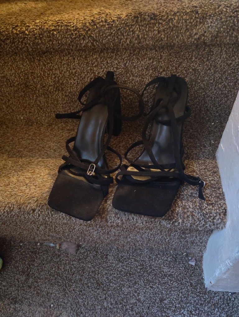 Black Heels ๐