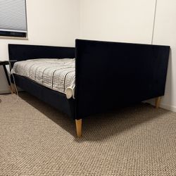 Full Size Day Bed Without Mattress 